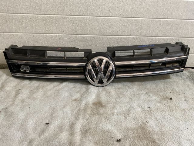bontott VW TOUAREG Hűtőrács