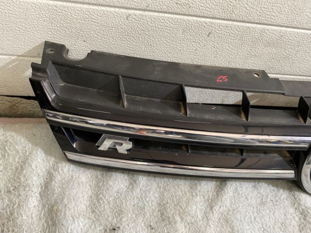 bontott VW TOUAREG Hűtőrács