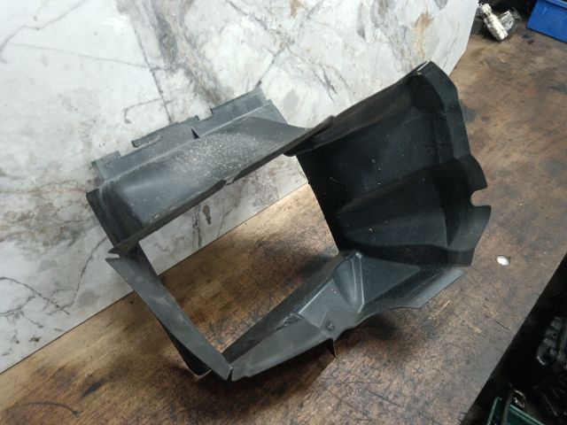 bontott VW TOUAREG Intercooler Légterelő