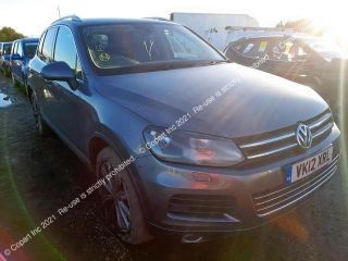 bontott VW TOUAREG Jobb B Oszlop Burkolat