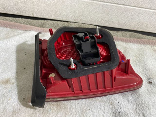 bontott VW TOUAREG Jobb Belső Hátsó Lámpa