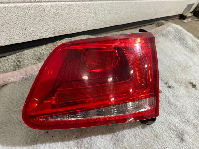 bontott VW TOUAREG Jobb Belső Hátsó Lámpa