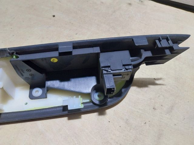 bontott VW TOUAREG Jobb első Ablakemelő Kapcsoló