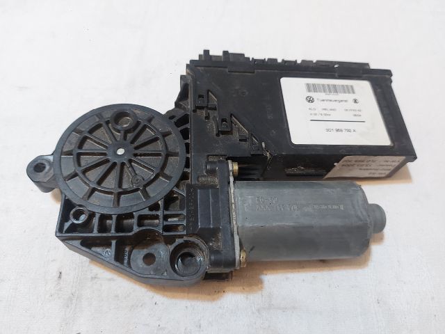 bontott VW TOUAREG Jobb első Ablakemelő Motor