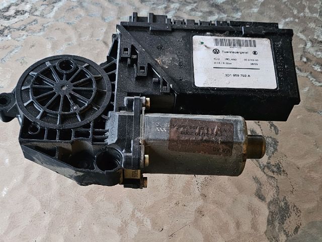 bontott VW TOUAREG Jobb első Ablakemelő Motor
