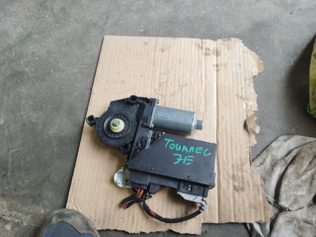 bontott VW TOUAREG Jobb első Ablakemelő Motor