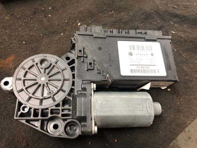 bontott VW TOUAREG Jobb első Ablakemelő Motor