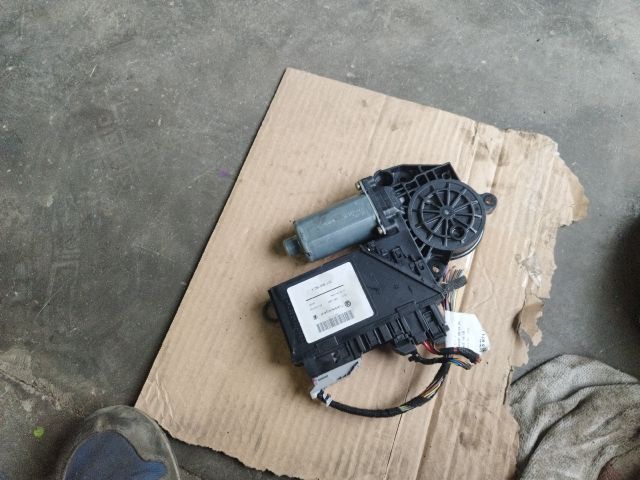 bontott VW TOUAREG Jobb első Ablakemelő Motor