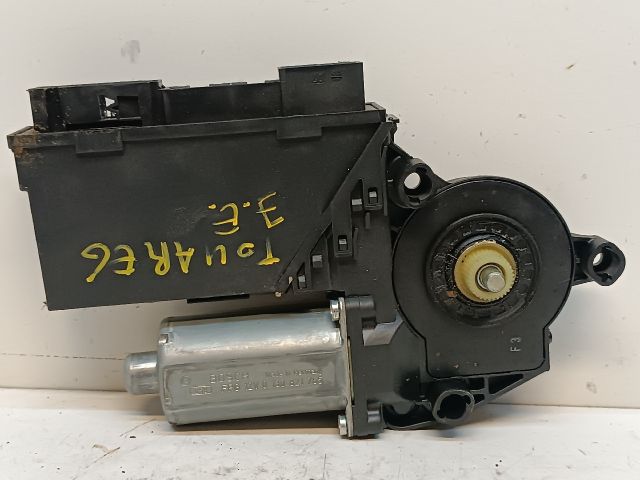 bontott VW TOUAREG Jobb első Ablakemelő Motor