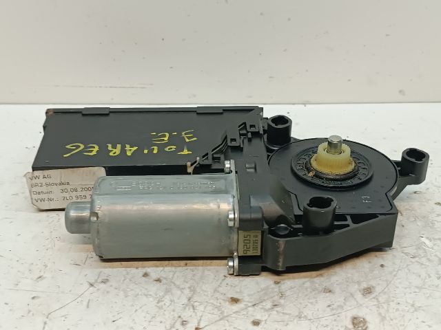 bontott VW TOUAREG Jobb első Ablakemelő Motor