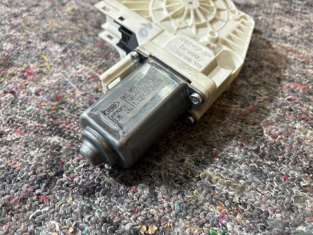 bontott VW TOUAREG Jobb első Ablakemelő Motor