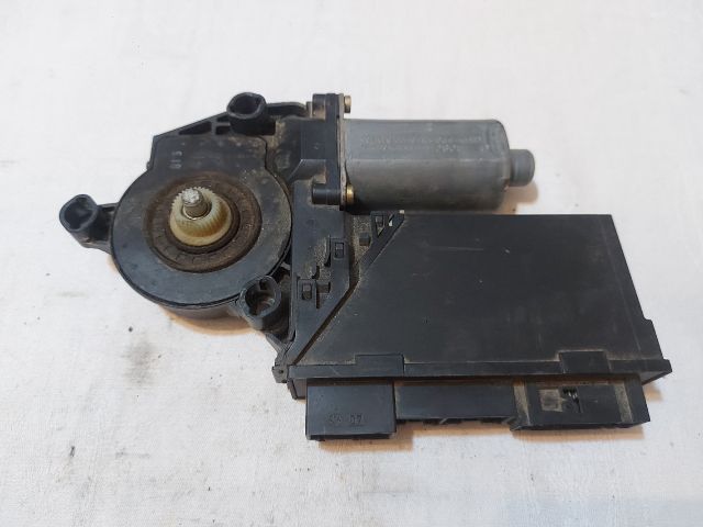 bontott VW TOUAREG Jobb első Ablakemelő Motor