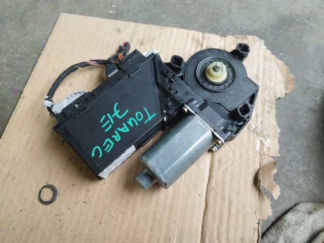 bontott VW TOUAREG Jobb első Ablakemelő Motor