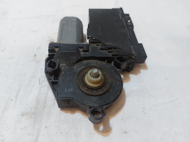 bontott VW TOUAREG Jobb első Ablakemelő Motor