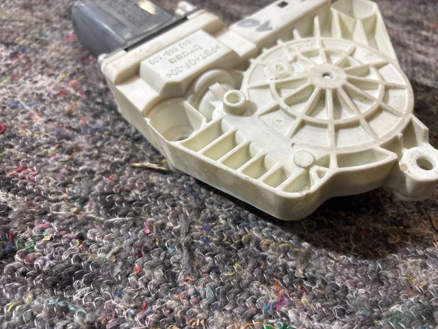 bontott VW TOUAREG Jobb első Ablakemelő Motor