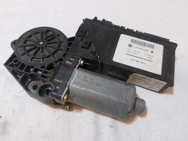 bontott VW TOUAREG Jobb első Ablakemelő Motor