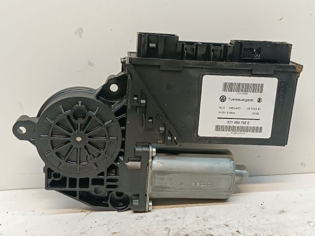 bontott VW TOUAREG Jobb első Ablakemelő Motor