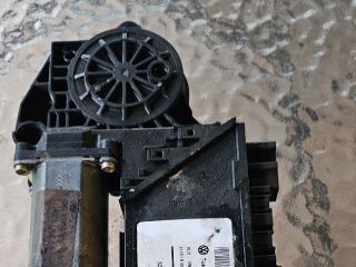 bontott VW TOUAREG Jobb első Ablakemelő Motor