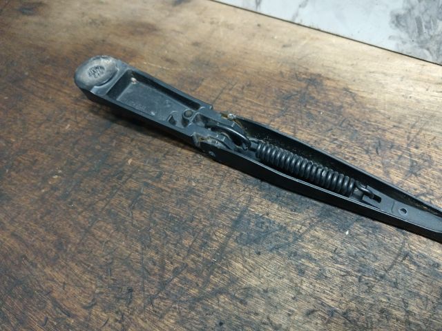 bontott VW TOUAREG Jobb első Ablaktörlő Kar