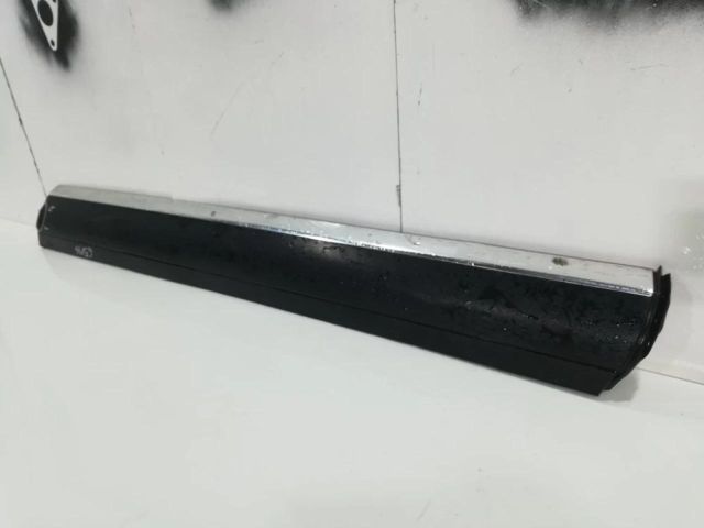 bontott VW TOUAREG Jobb első Ajtó Díszléc