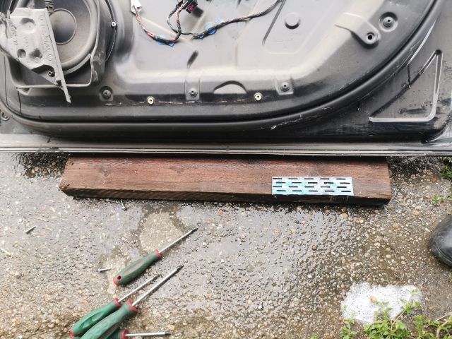 bontott VW TOUAREG Jobb első Ajtó (Üres lemez)