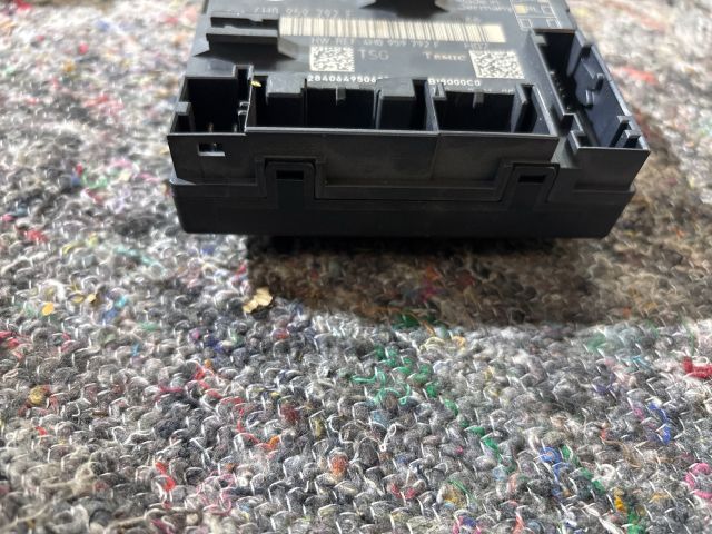 bontott VW TOUAREG Jobb első Ajtó Vezérlőegység