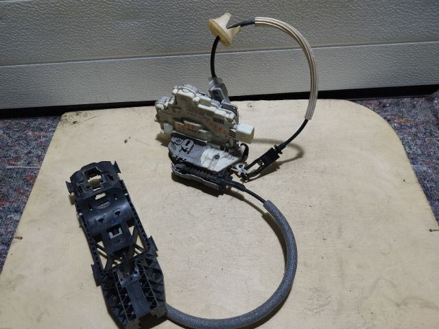 bontott VW TOUAREG Jobb első Ajtózár Motor