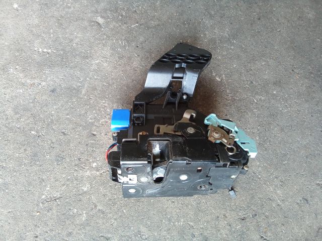 bontott VW TOUAREG Jobb első Ajtózár