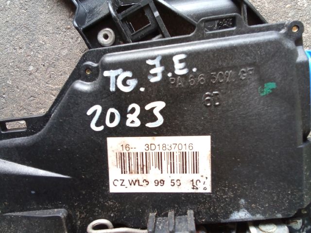 bontott VW TOUAREG Jobb első Ajtózár