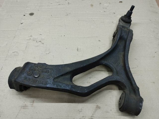 bontott VW TOUAREG Jobb első Alsó Lengőkar