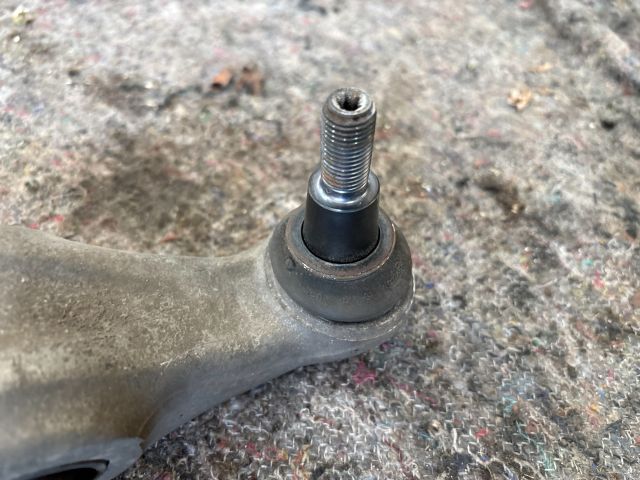 bontott VW TOUAREG Jobb első Alsó Lengőkar