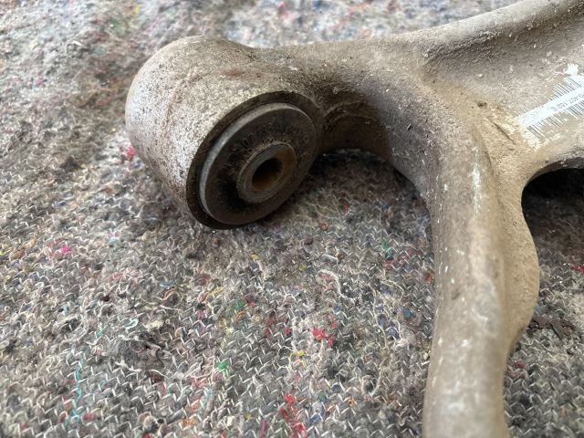 bontott VW TOUAREG Jobb első Alsó Lengőkar