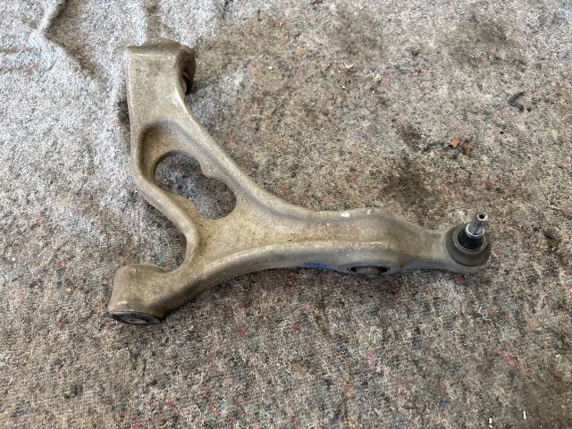 bontott VW TOUAREG Jobb első Alsó Lengőkar