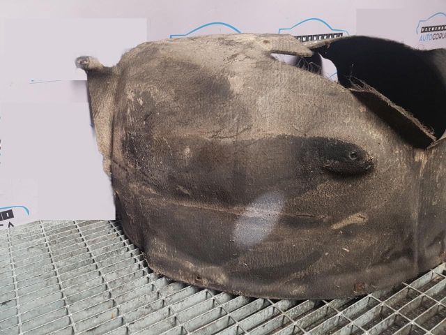 bontott VW TOUAREG Jobb első Dobbetét (Kerékjárati, Műanyag)