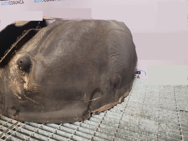 bontott VW TOUAREG Jobb első Dobbetét (Kerékjárati, Műanyag)