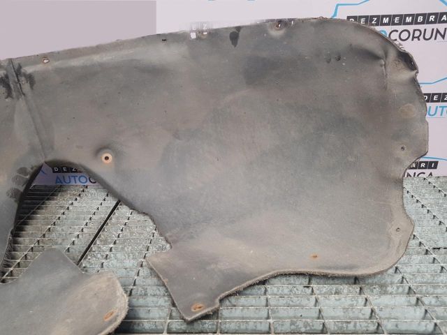 bontott VW TOUAREG Jobb első Dobbetét (Kerékjárati, Műanyag)