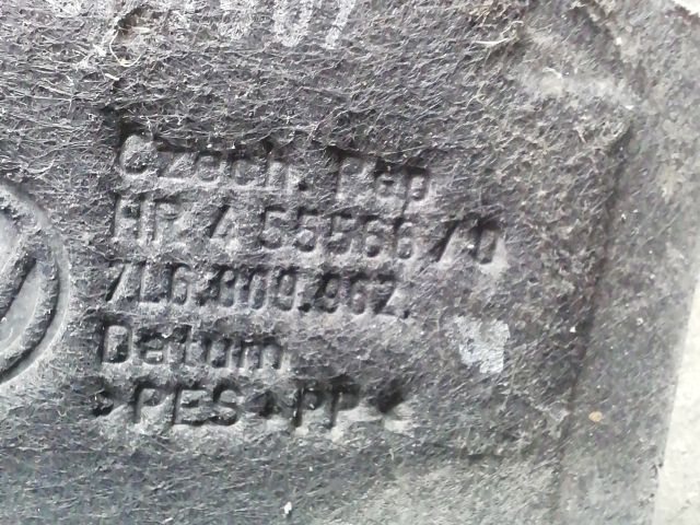 bontott VW TOUAREG Jobb első Első Dobbetét (Kerékjárati, Műanyag)