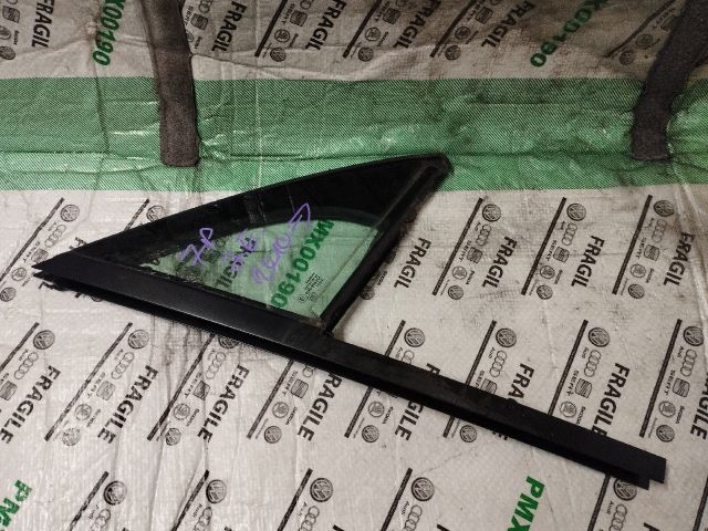 bontott VW TOUAREG Jobb első Fixüveg (Ajtóban)