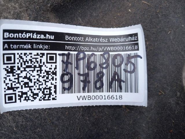 bontott VW TOUAREG Jobb első Hátsó Dobbetét (Kerékjárati, Műanyag)