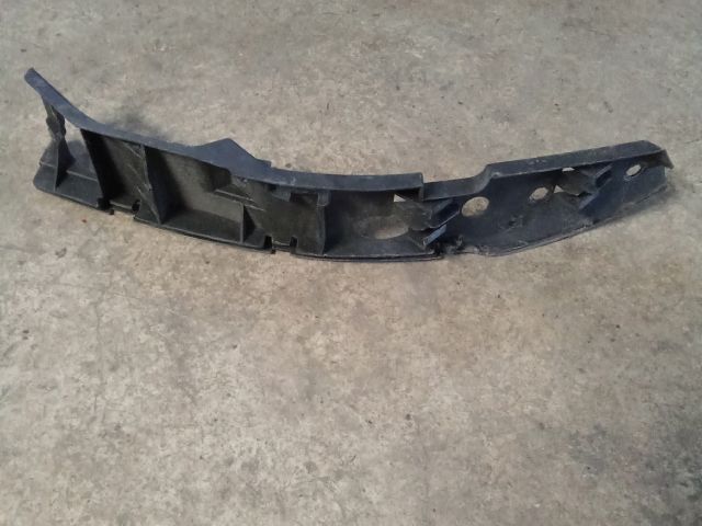 bontott VW TOUAREG Jobb első Lökhárító Tartó (Műanyag)