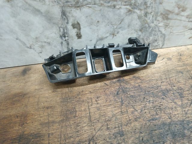 bontott VW TOUAREG Jobb első Oldal Lökhárító Tartó (Műanyag)