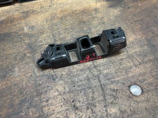 bontott VW TOUAREG Jobb első Oldal Lökhárító Tartó (Műanyag)