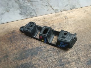 bontott VW TOUAREG Jobb első Oldal Lökhárító Tartó (Műanyag)