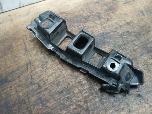 bontott VW TOUAREG Jobb első Oldal Lökhárító Tartó (Műanyag)