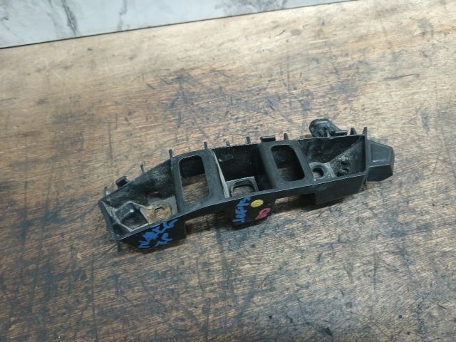 bontott VW TOUAREG Jobb első Oldal Lökhárító Tartó (Műanyag)