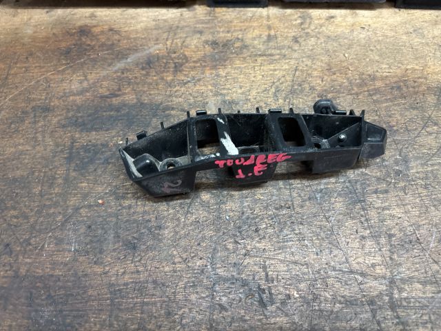 bontott VW TOUAREG Jobb első Oldal Lökhárító Tartó (Műanyag)