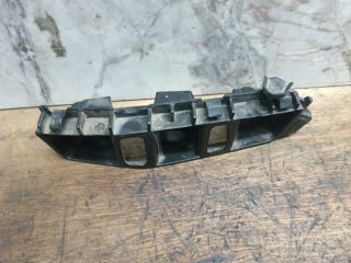 bontott VW TOUAREG Jobb első Oldal Lökhárító Tartó (Műanyag)