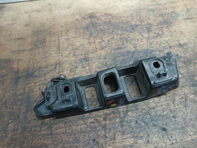 bontott VW TOUAREG Jobb első Oldal Lökhárító Tartó (Műanyag)