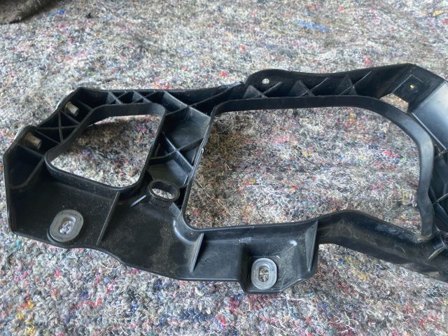 bontott VW TOUAREG Jobb Fényszóró Tartó