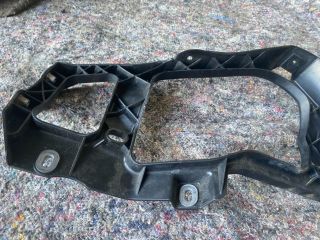 bontott VW TOUAREG Jobb Fényszóró Tartó